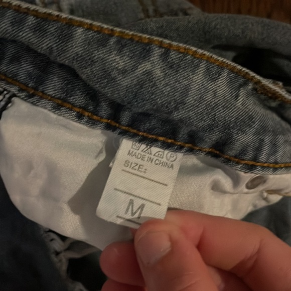 Women’s light blue medium size-2 denim ripped jeans - Picture 4 of 6